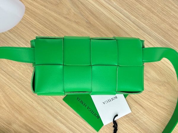 보테가베네타 카세트 벨트백 [매장가 281만원대]