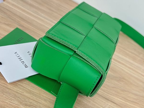 보테가베네타 카세트 벨트백 [매장가 281만원대]