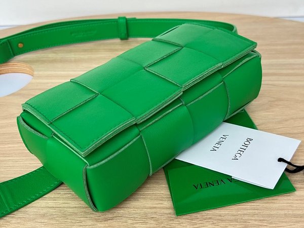 보테가베네타 카세트 벨트백 [매장가 281만원대]