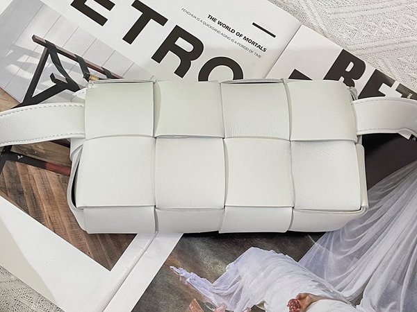 보테가베네타 카세트 벨트백 [매장가 281만원대]