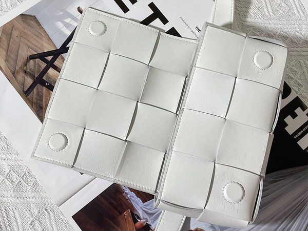 보테가베네타 카세트 벨트백 [매장가 281만원대]