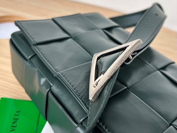 보테가베네타 카세트백 [매장가 364만원대]