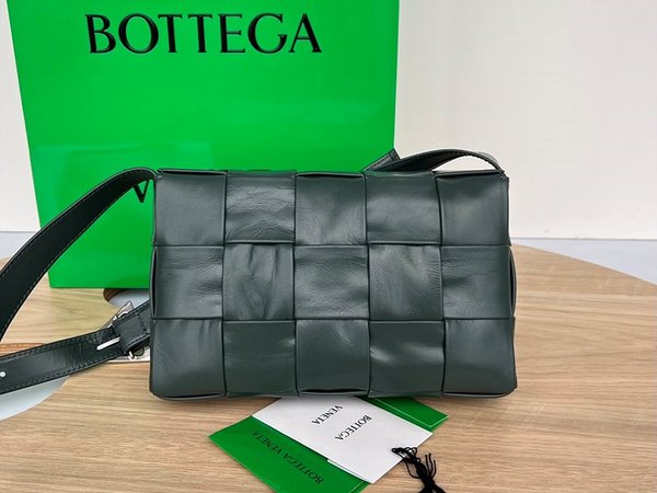 보테가베네타 카세트백 [매장가 364만원대]