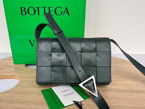 보테가베네타 카세트백 [매장가 364만원대]