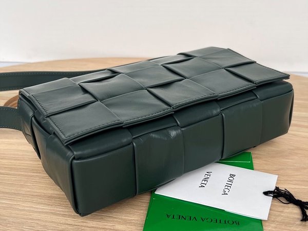 보테가베네타 카세트백 [매장가 364만원대]