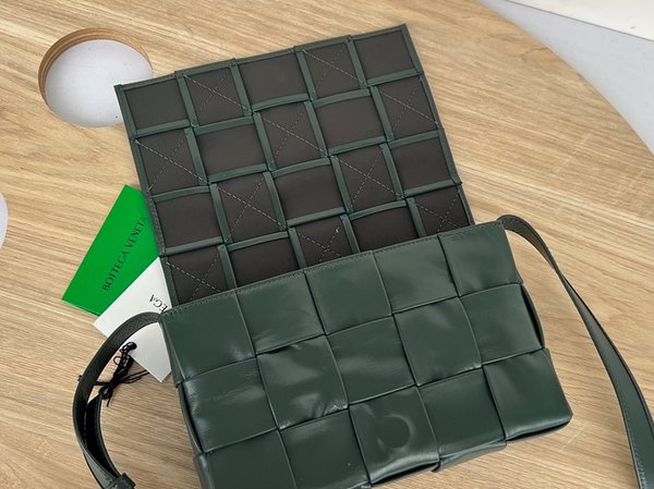 보테가베네타 카세트백 [매장가 364만원대]