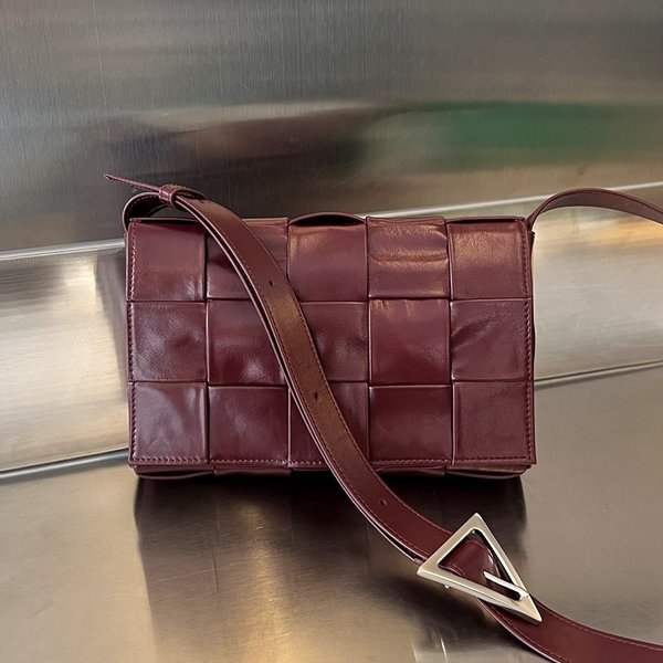 보테가베네타 카세트백 [매장가 364만원대]