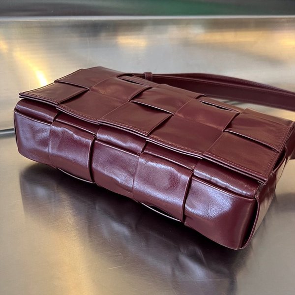 보테가베네타 카세트백 [매장가 364만원대]