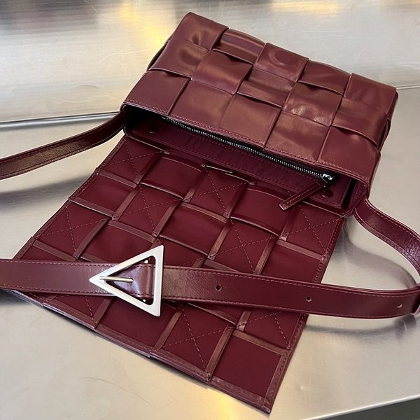 보테가베네타 카세트백 [매장가 364만원대]