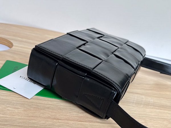 보테가베네타 카세트백 [매장가 364만원대]