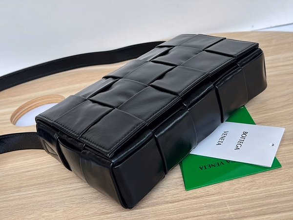 보테가베네타 카세트백 [매장가 364만원대]