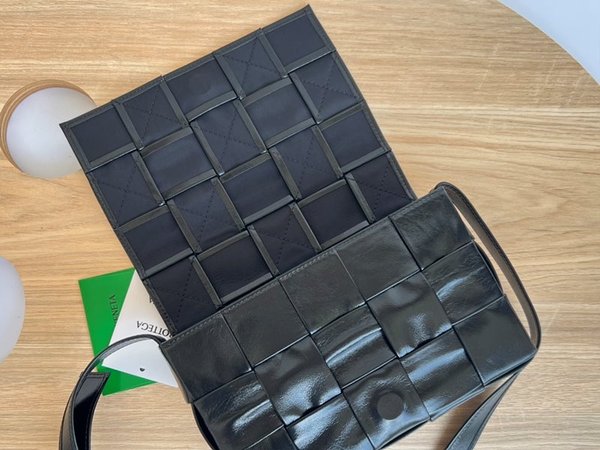 보테가베네타 카세트백 [매장가 364만원대]