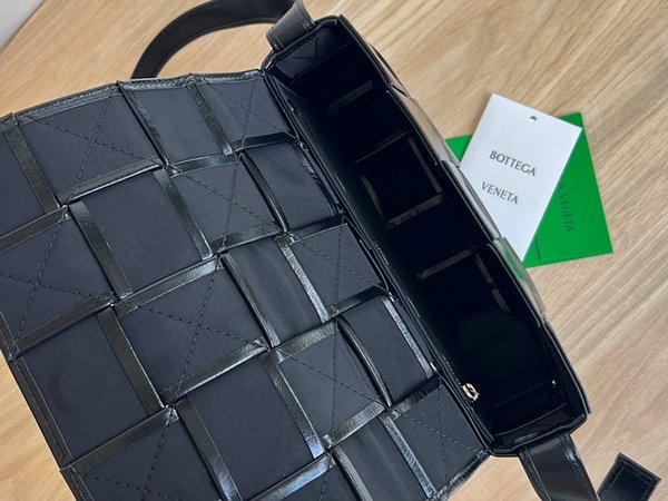 보테가베네타 카세트백 [매장가 364만원대]