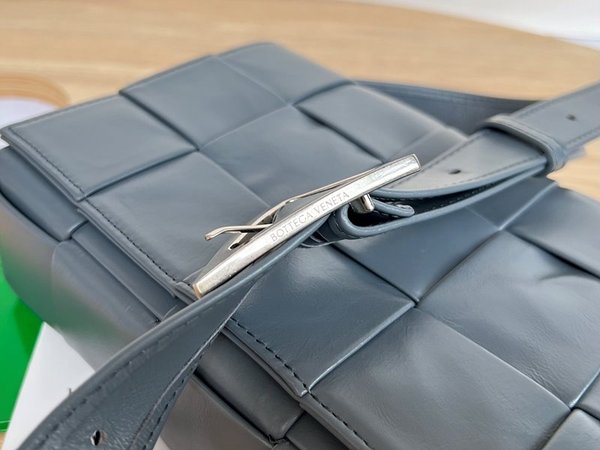 보테가베네타 카세트백 [매장가 364만원대]