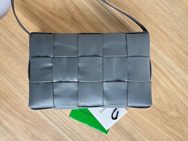 보테가베네타 카세트백 [매장가 364만원대]