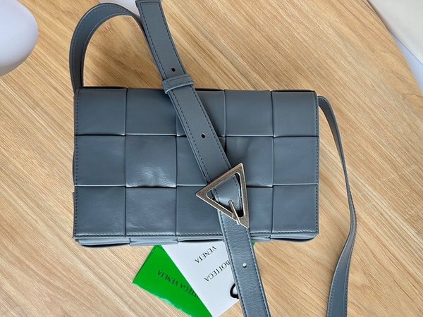 보테가베네타 카세트백 [매장가 364만원대]