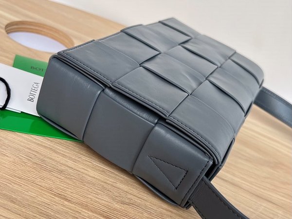 보테가베네타 카세트백 [매장가 364만원대]