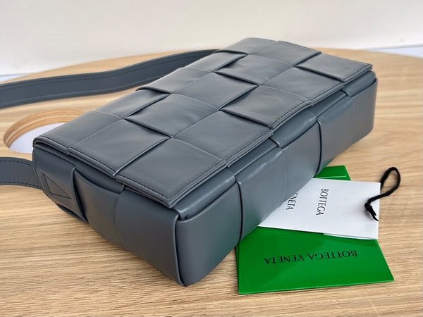 보테가베네타 카세트백 [매장가 364만원대]