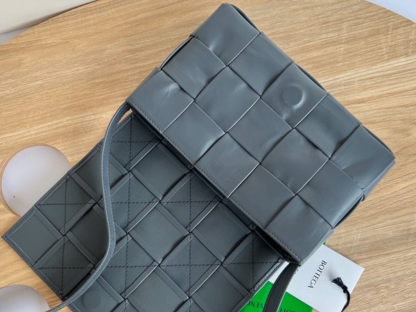 보테가베네타 카세트백 [매장가 364만원대]