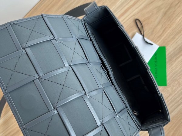 보테가베네타 카세트백 [매장가 364만원대]