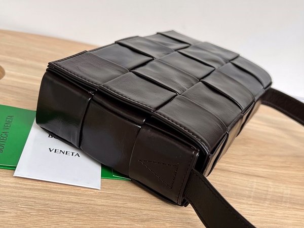 보테가베네타 카세트백 [매장가 364만원대]