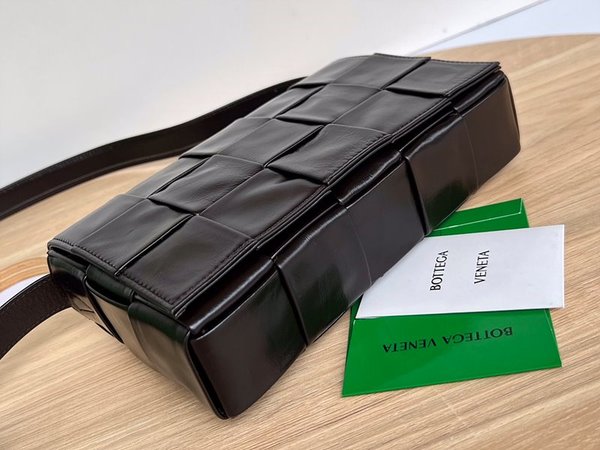 보테가베네타 카세트백 [매장가 364만원대]