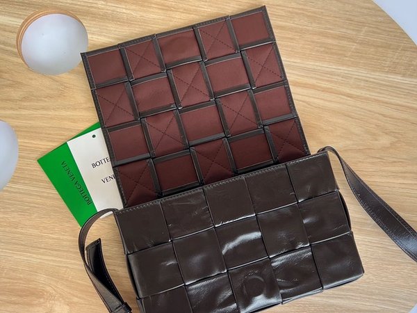 보테가베네타 카세트백 [매장가 364만원대]