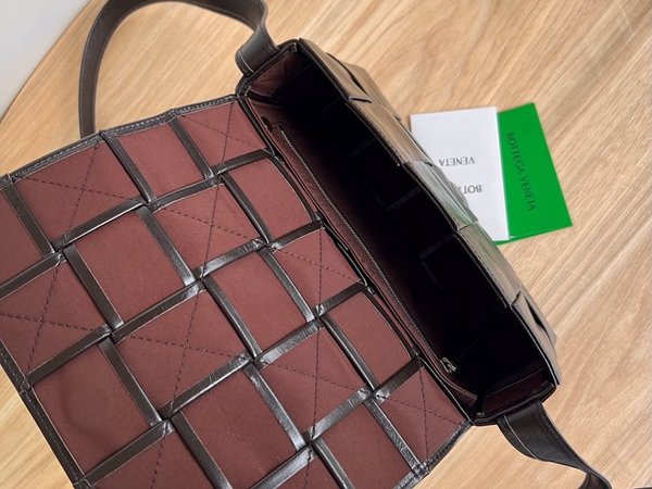 보테가베네타 카세트백 [매장가 364만원대]