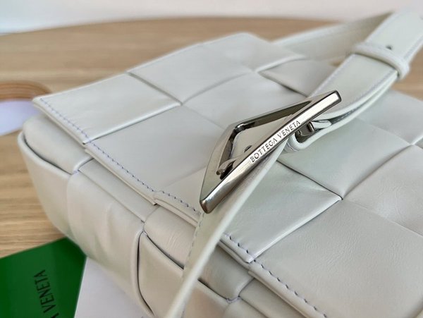 보테가베네타 카세트백 [매장가 364만원대]