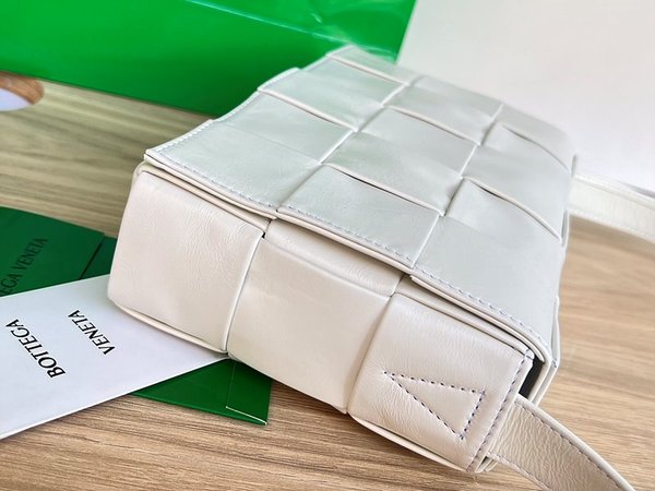 보테가베네타 카세트백 [매장가 364만원대]