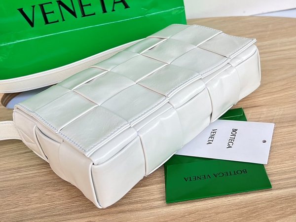 보테가베네타 카세트백 [매장가 364만원대]