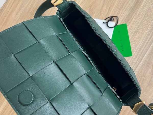 보테가베네타 카세트백 [매장가 399만원대]