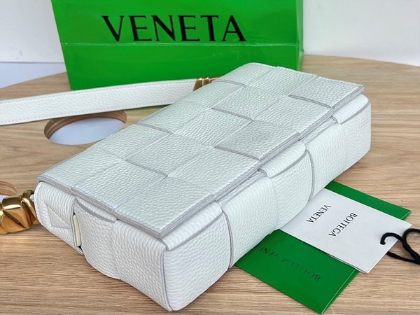 보테가베네타 카세트백 [매장가 399만원대]