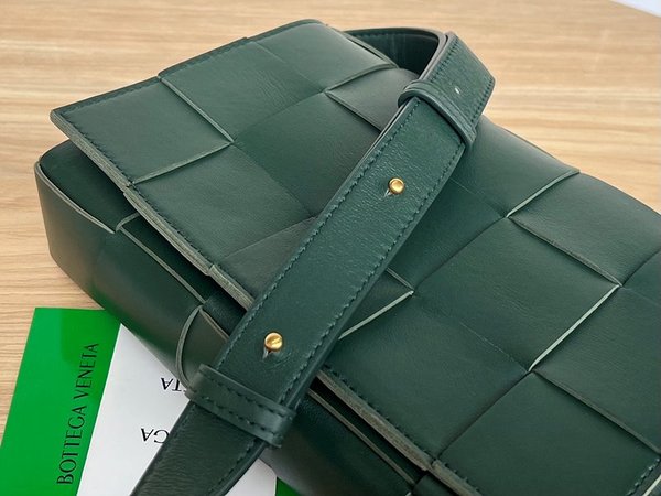 보테가베네타 카세트백 [매장가 364만원대]