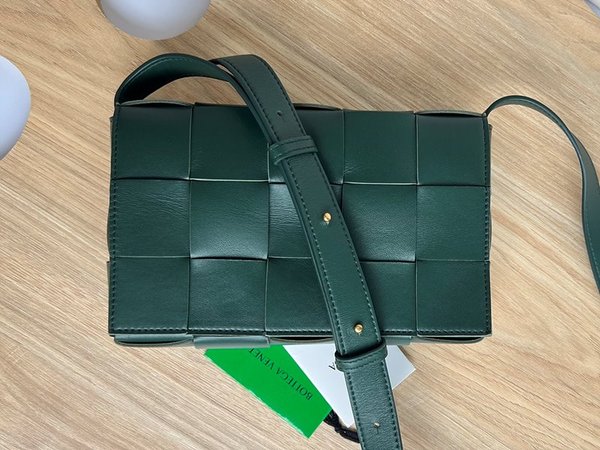 보테가베네타 카세트백 [매장가 364만원대]