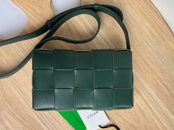 보테가베네타 카세트백 [매장가 364만원대]