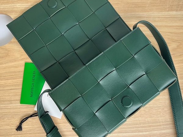 보테가베네타 카세트백 [매장가 364만원대]