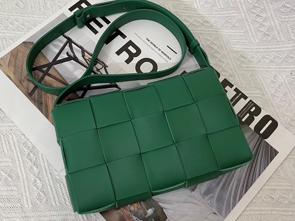 보테가베네타 카세트백 [매장가 364만원대]