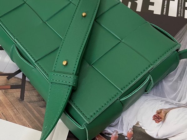 보테가베네타 카세트백 [매장가 364만원대]