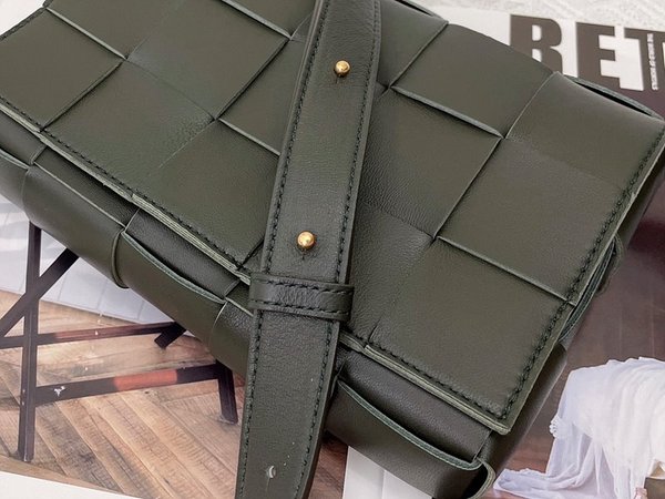 보테가베네타 카세트백 [매장가 364만원대]