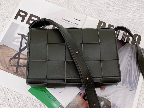 보테가베네타 카세트백 [매장가 364만원대]