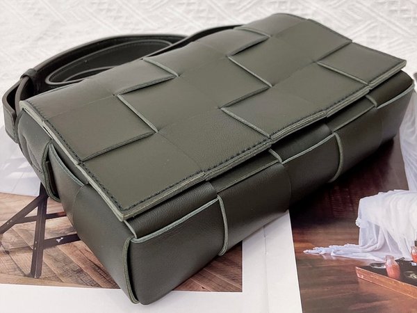 보테가베네타 카세트백 [매장가 364만원대]