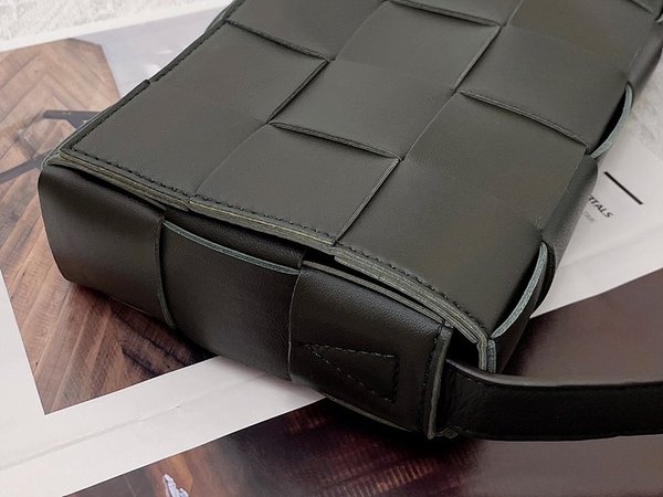 보테가베네타 카세트백 [매장가 364만원대]