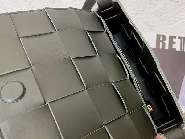 보테가베네타 카세트백 [매장가 364만원대]