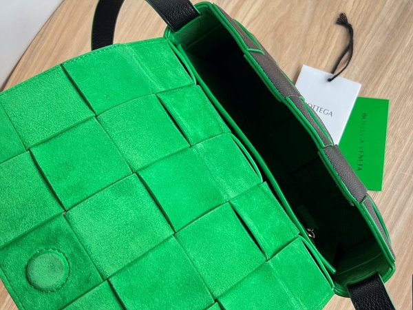 보테가베네타 카세트백 [매장가 364만원대]