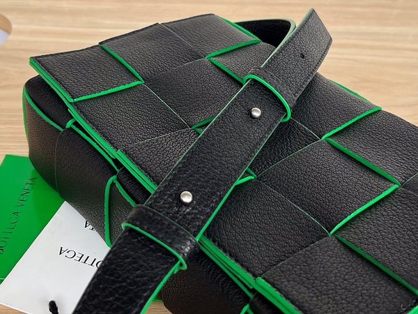 보테가베네타 카세트백 [매장가 364만원대]