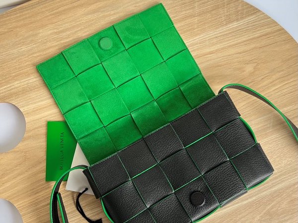 보테가베네타 카세트백 [매장가 364만원대]