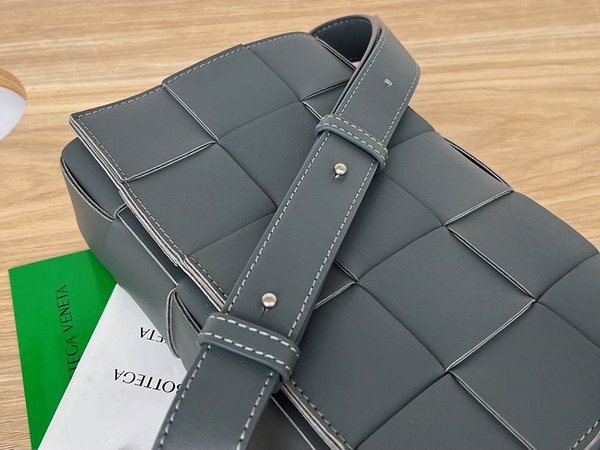 보테가베네타 카세트백 [매장가 364만원대]