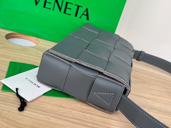 보테가베네타 카세트백 [매장가 364만원대]