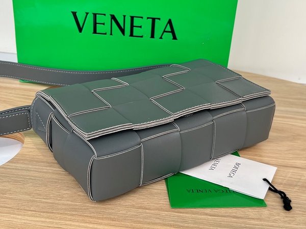 보테가베네타 카세트백 [매장가 364만원대]